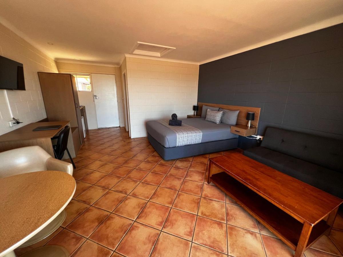 Hospitality Port Hedland Motel Bagian luar foto