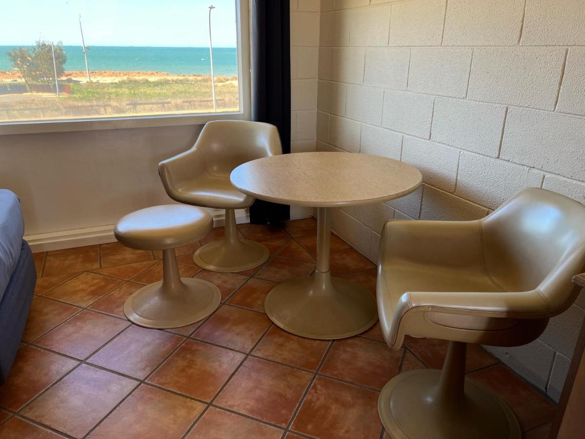 Hospitality Port Hedland Motel Bagian luar foto